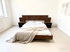 RESPALDO C/ MESA DE LUZ 1CAJ. CORR.METAL. IMB/NEGR> CC012